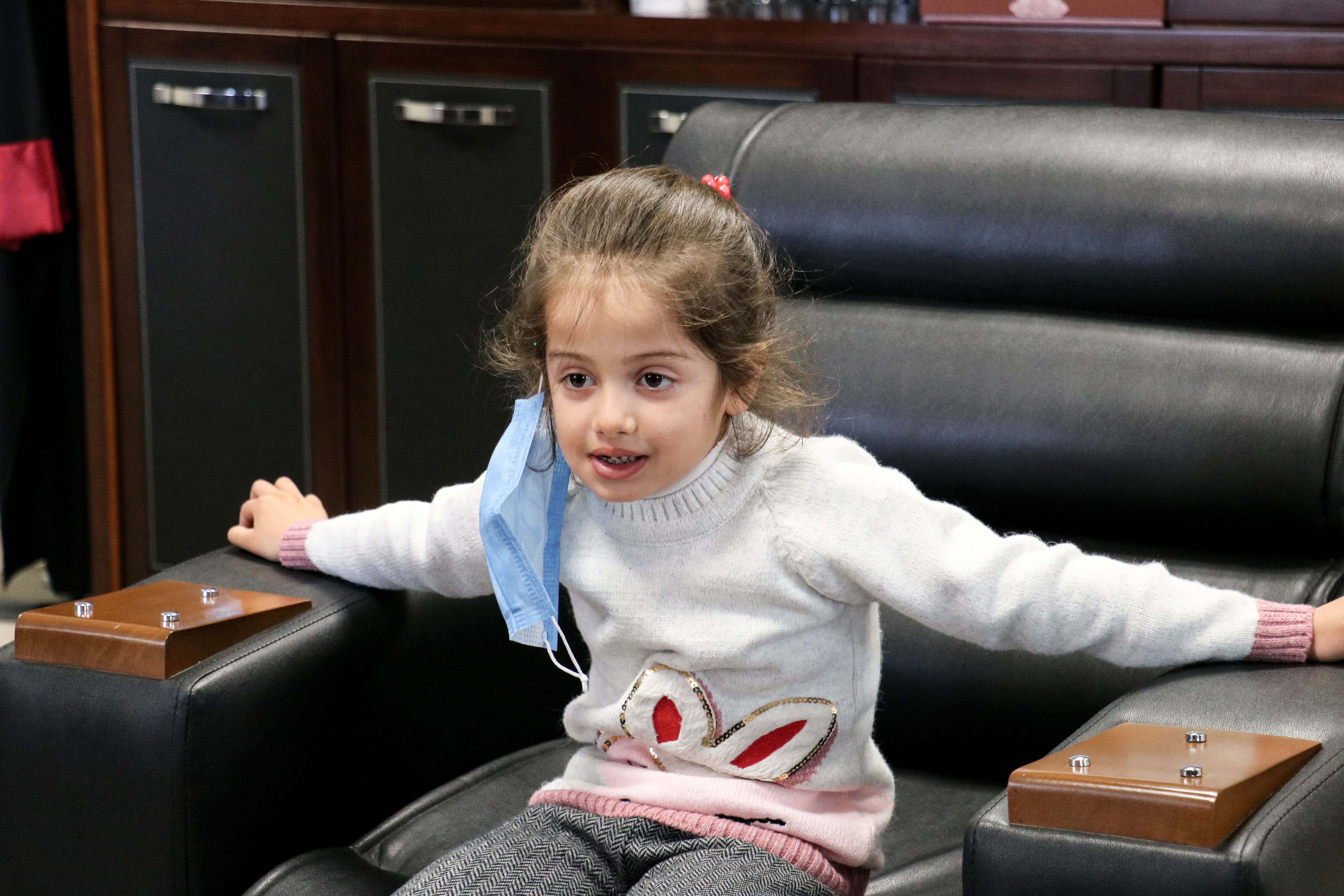 Doğuştan İşitme Engelli 5 Yaşındaki Ayşe, KSÜ Tıp Fakültesi Hastanesinde Gerçekleştirilen ‘Koklear İmplant’ Ameliyatıyla Duymaya ve Konuşmaya Başladı