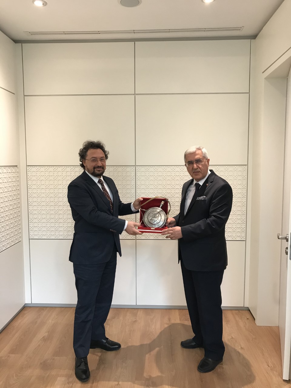 KMTSO, Kahramanmaraş Kuyumcular Odası, DOĞAKA    ve Üniversitemizin İşbirliğiyle Yürütülen “Kahramanmaraş Altın ve Mücevher Merkezi” Projesi Kapsamında İtalya’ya Çalışma Ziyareti Düzenlendi