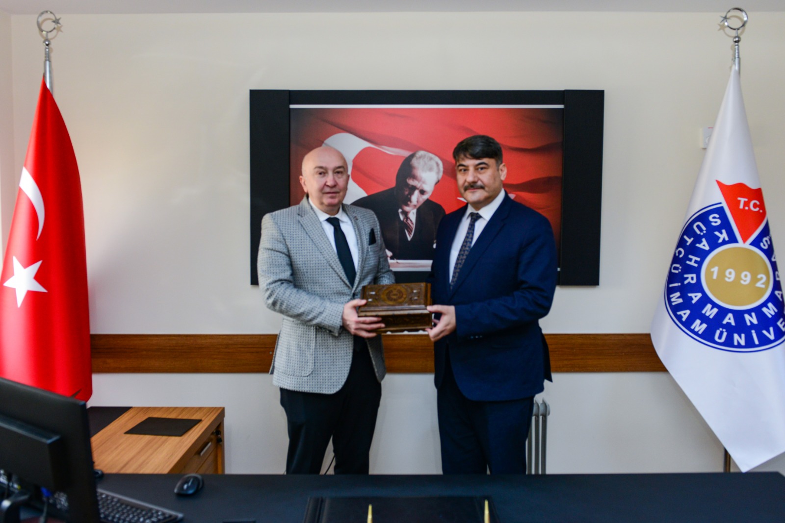 Prof. Dr. Yakup Poyraz İnsan ve Toplum Bilimleri Fakültesi Dekanlığına Asaleten Atandı