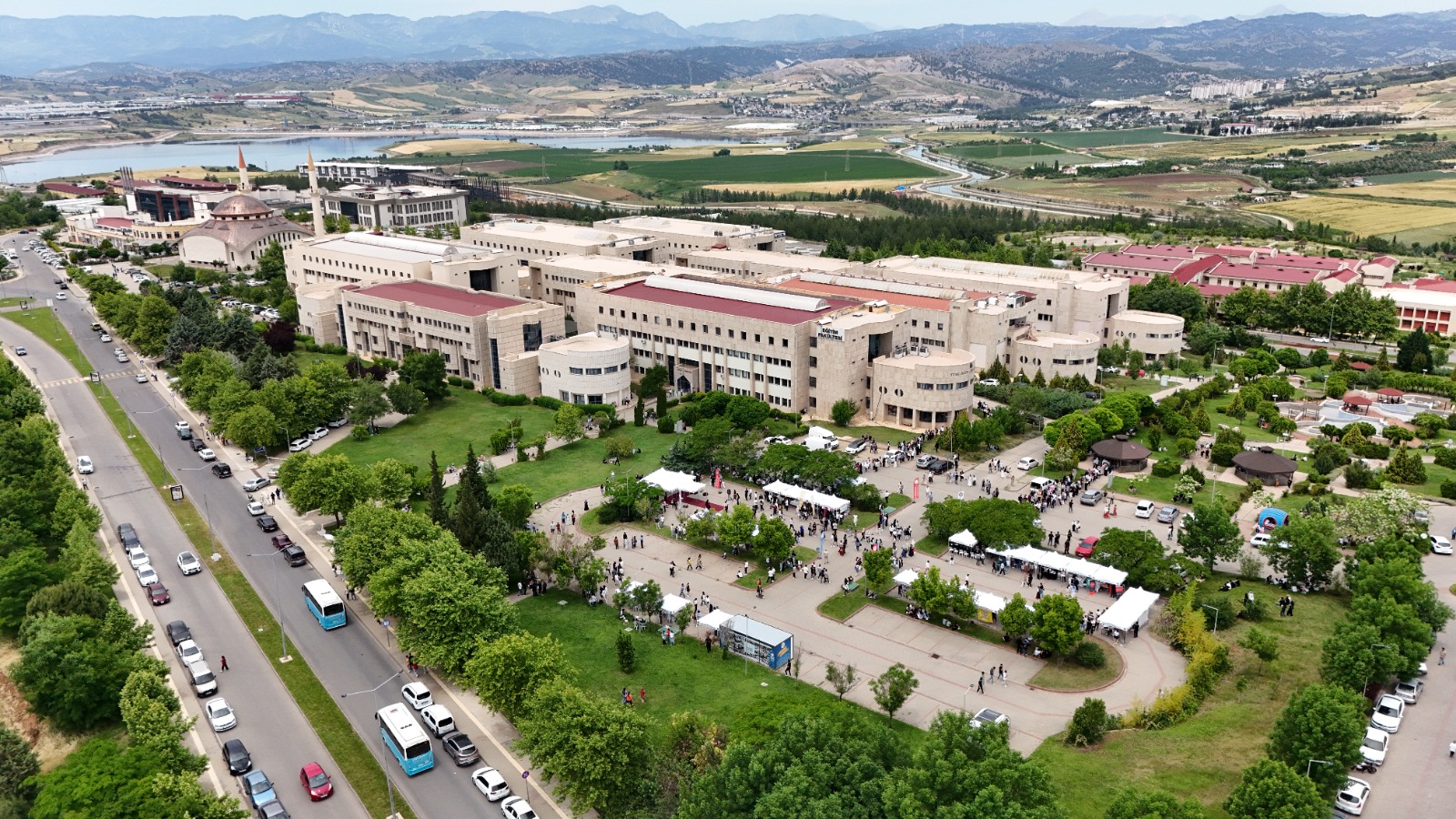 KSÜ’de Bahar Şenlikleri Renkli Anlara Sahne Oldu