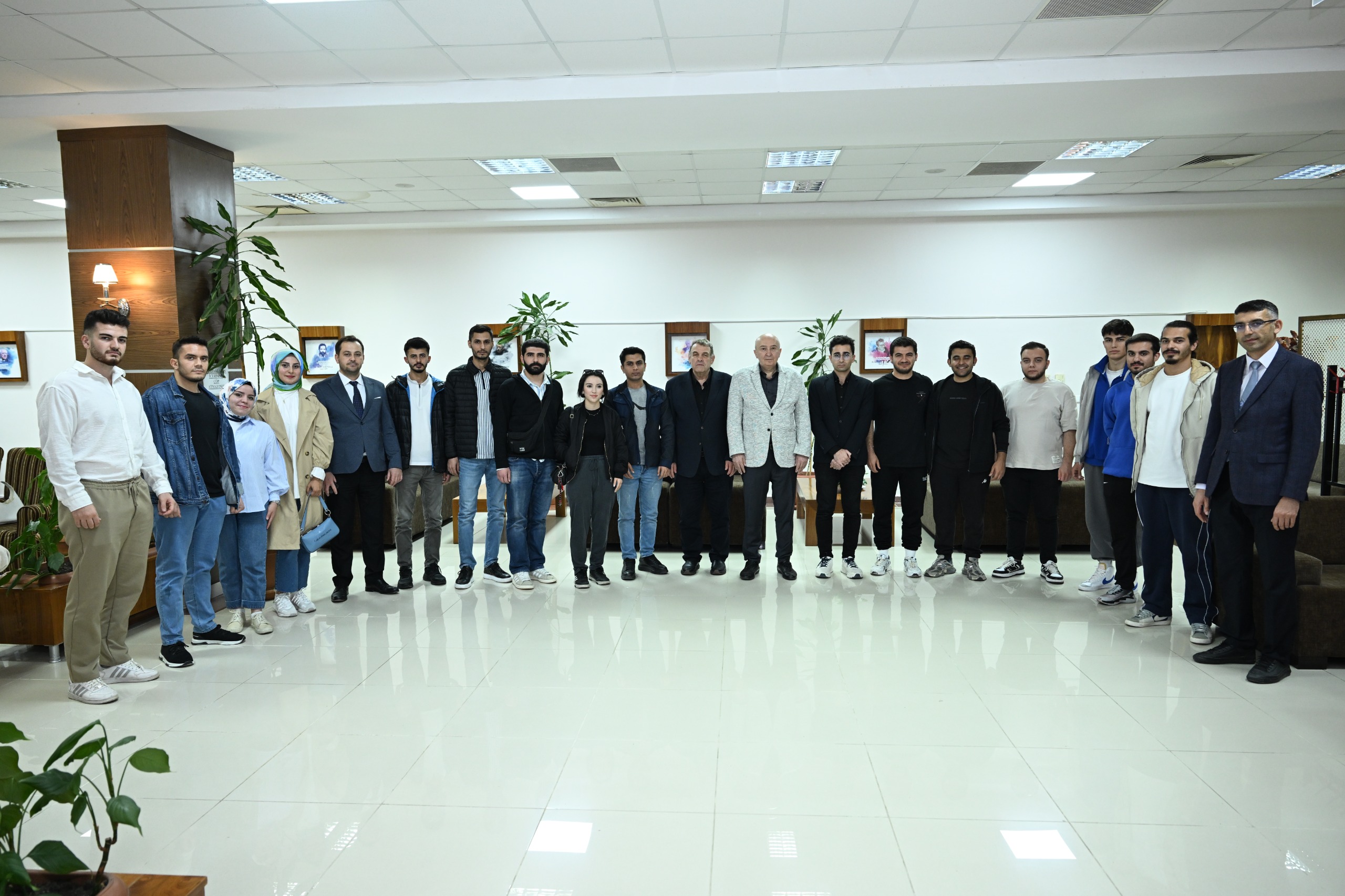 Rektör Yasım, İftar Programında Öğrencilerle Buluştu