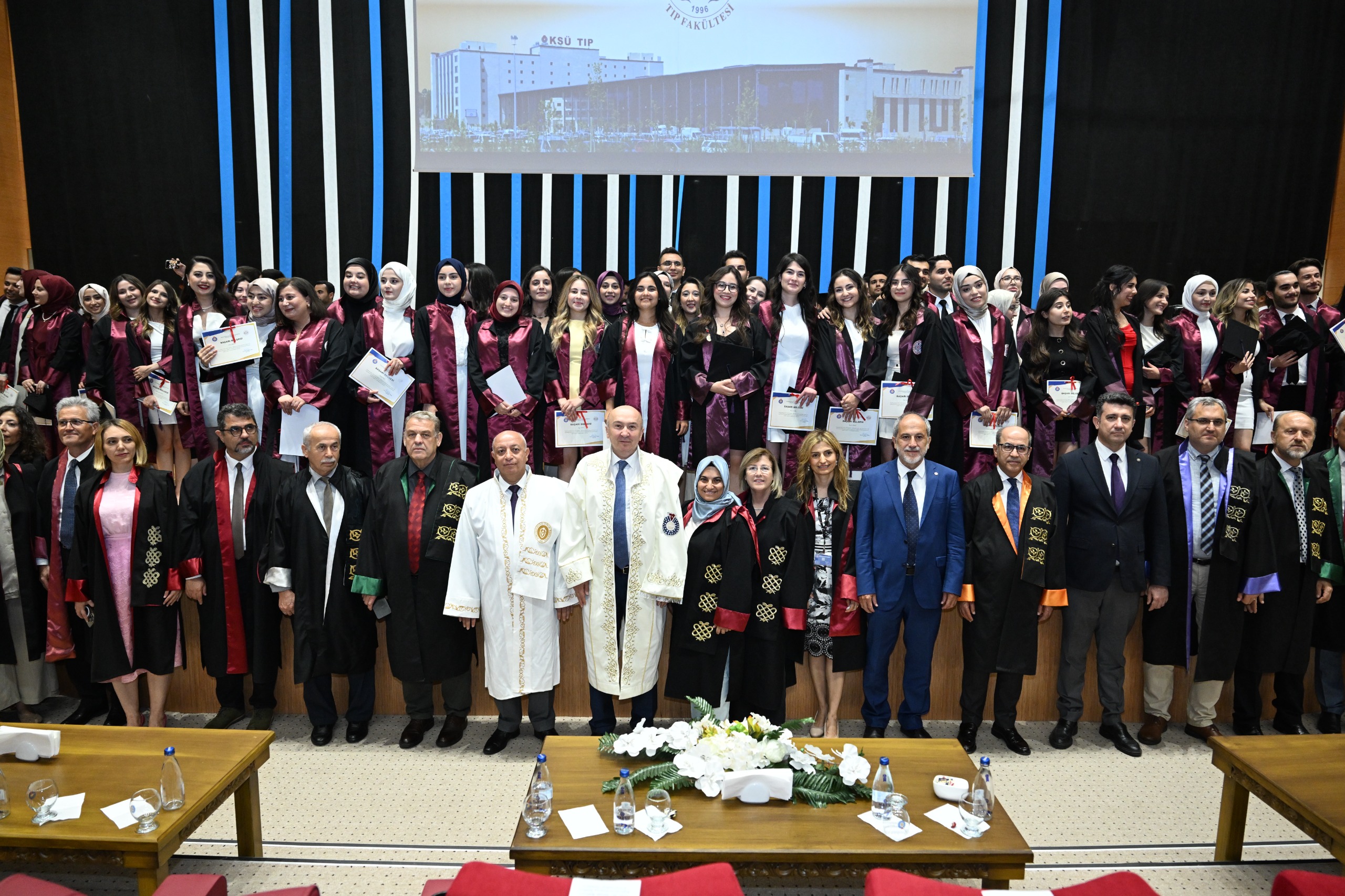 Tıp Fakültesinde Mezuniyet Coşkusu