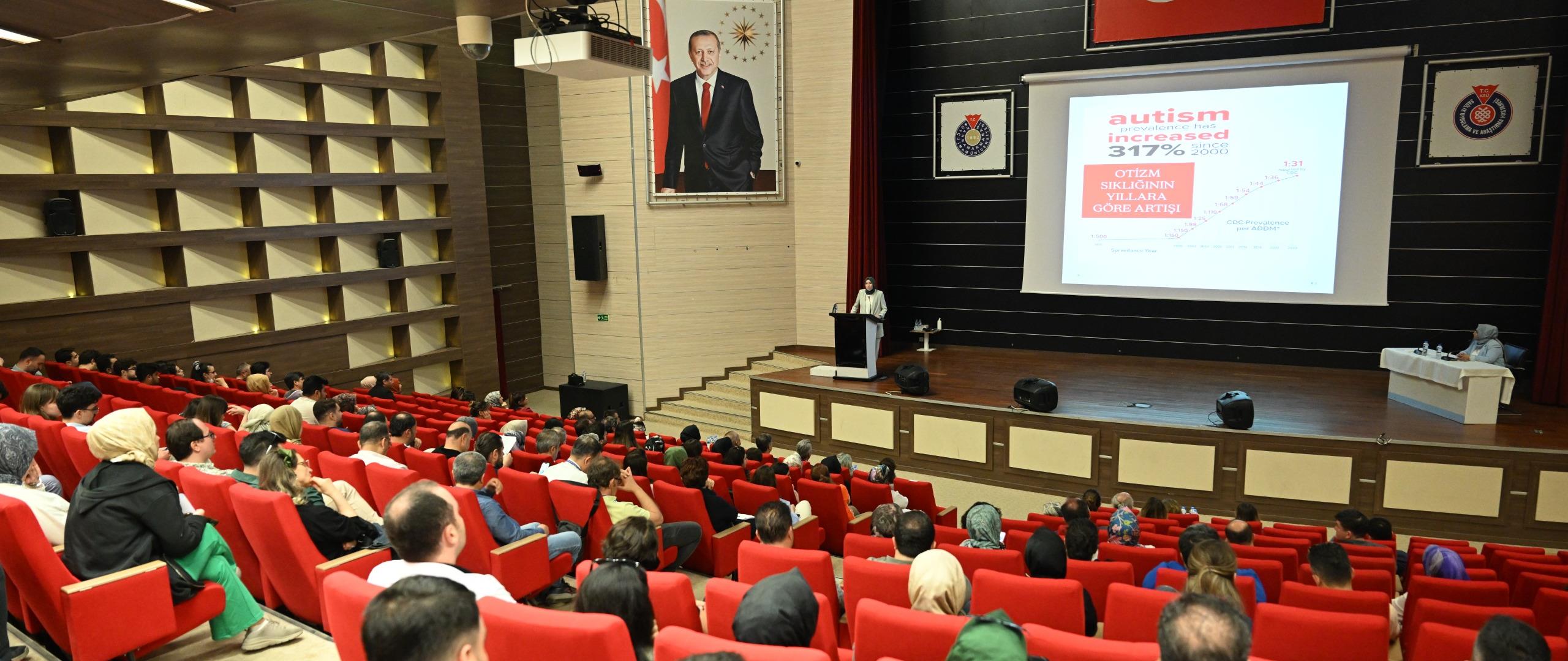 Otizm Farkındalığına Dikkat Çeken Panel Düzenlendi